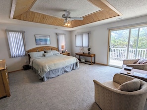 5 bedrooms, desk, iron/ironing board, travel cot