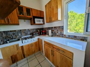 Microwave, oven, coffee/tea maker, cookware/dishes/utensils