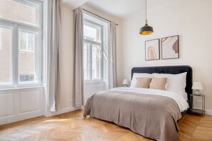 2 chambres, fer et planche à repasser, Wi-Fi, draps fournis