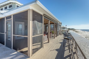 屋外ダイニングエリア