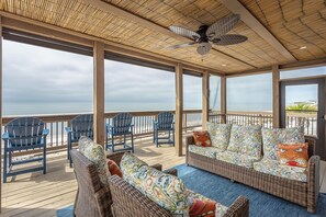 Property grounds - Tiki House is a Unique Beach Front gathering spot for family, friends and PUPs. (Alligator Point)