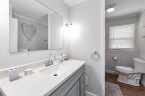 Towels, soap, shampoo, toilet paper