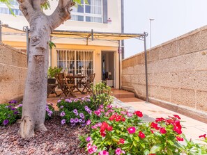 Outdoor dining - Beautiful Holiday Home in Costa Adeje with partial sea view (Adeje)