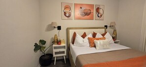 5 bedrooms, in-room safe, desk, iron/ironing board