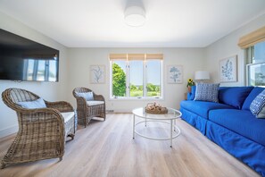 Småhus – deluxe | Oppholdsområde | Smart-TV
