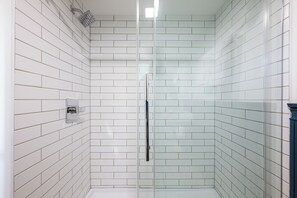 Bathroom - Marina Bay Cottages (Waterford)