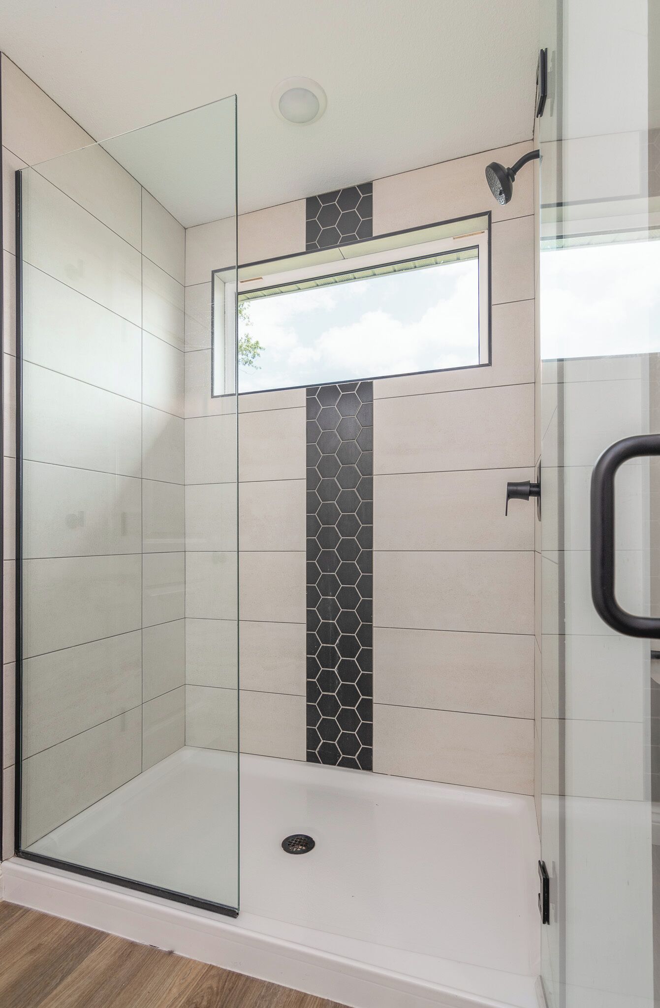 シャワー、ヘアドライヤー、タオル、石鹸