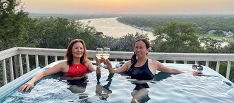 Panoramic View of Lake Marble Falls- 4brm 10 acres 1 King and 3 queen beds 