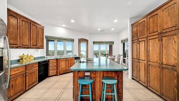 Micro-ondes, four, plaque de cuisson, lave-vaisselle