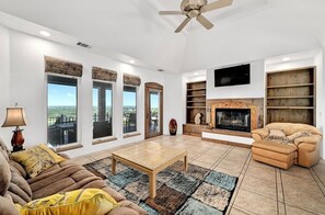 Smart TV, fireplace