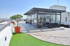 Outdoor dining - Chapultepec Habitance Pool, Parking, Speed WiFi (Guadalajara)