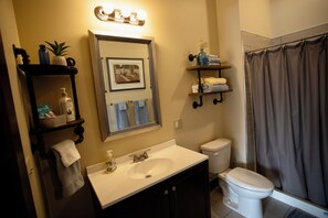 Shower, hair dryer, towels, soap - Downtown Cozy Castlerock Suite (Wenatchee)
