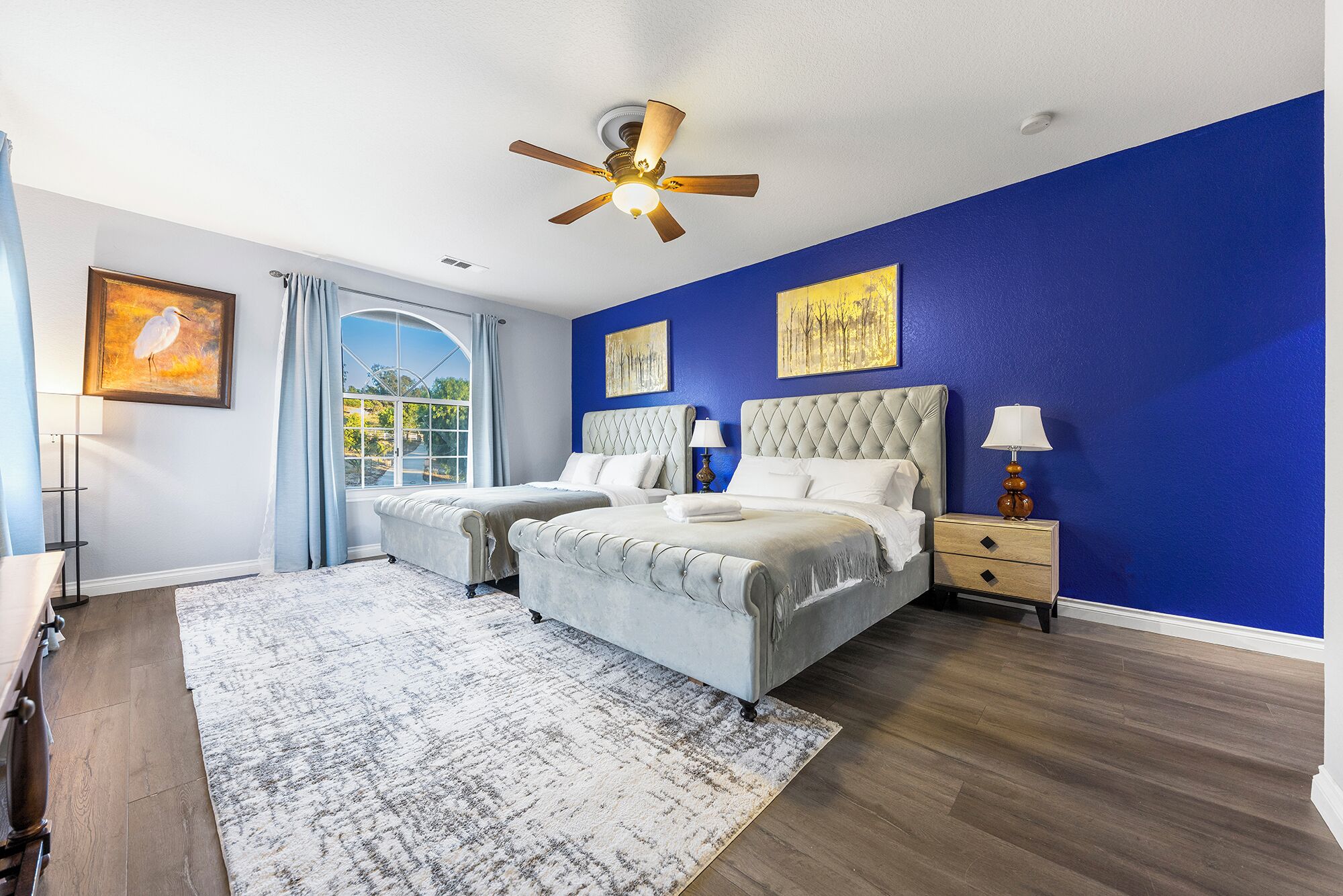 6 多间卧室、办公桌、熨斗/熨衣板、旅行婴儿床