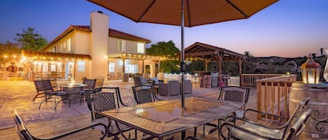 Outdoor dining