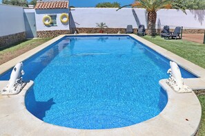 Unclassified image, 4 of 18, button