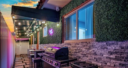 4 to 23 Guests GameRoom 2 Kitchens BAR BBQ