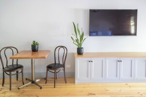 画廊小屋 | 起居区 | 55-英寸智能电视（配备数码频道）