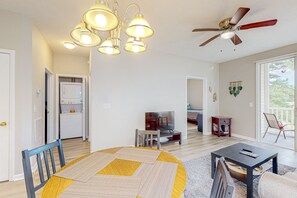 Dining - River Oaks Condos, Unit 65i | Condo in Myrtle Beach | with on-site golf and pool (Myrtle Beach)