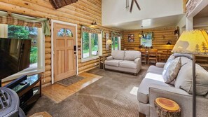 テレビ、暖炉、DVD プレーヤー、ステレオ