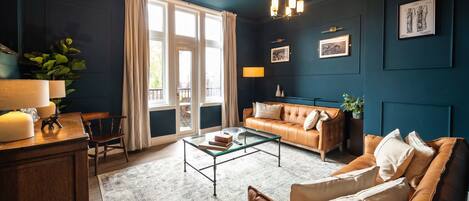 TV, fireplace, offices