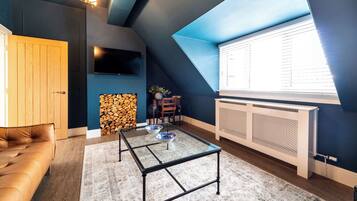 TV, fireplace, offices