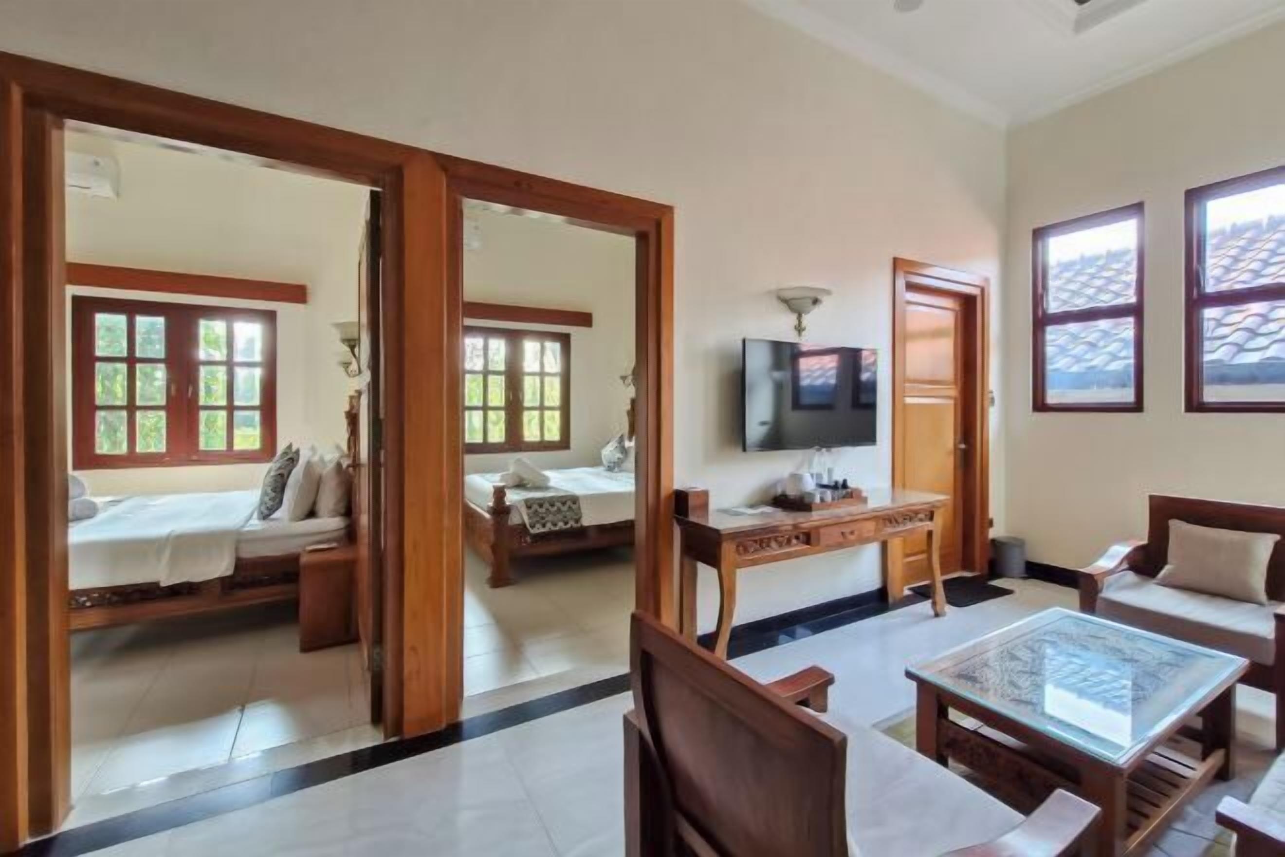 Safe på rommet, skrivebord, strykejern/-brett og wi-fi (inkludert)