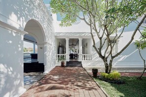 Terrace/patio - Tirtodipuran Hotel  (Yogyakarta)