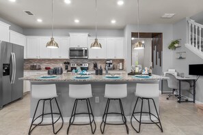 Fridge, microwave, oven, stovetop - Disney Family Escape w/ Pool, Game Room + Themed Rooms (Davenport)