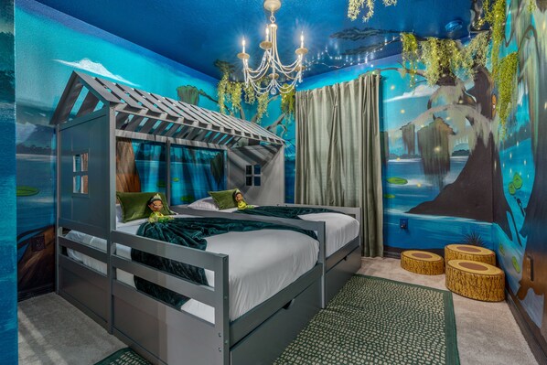 5 habitaciones, escritorio y tabla de planchar con plancha 