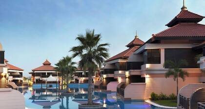 Located in Palm Jumeirah with a stunning view of the lagoon pool
