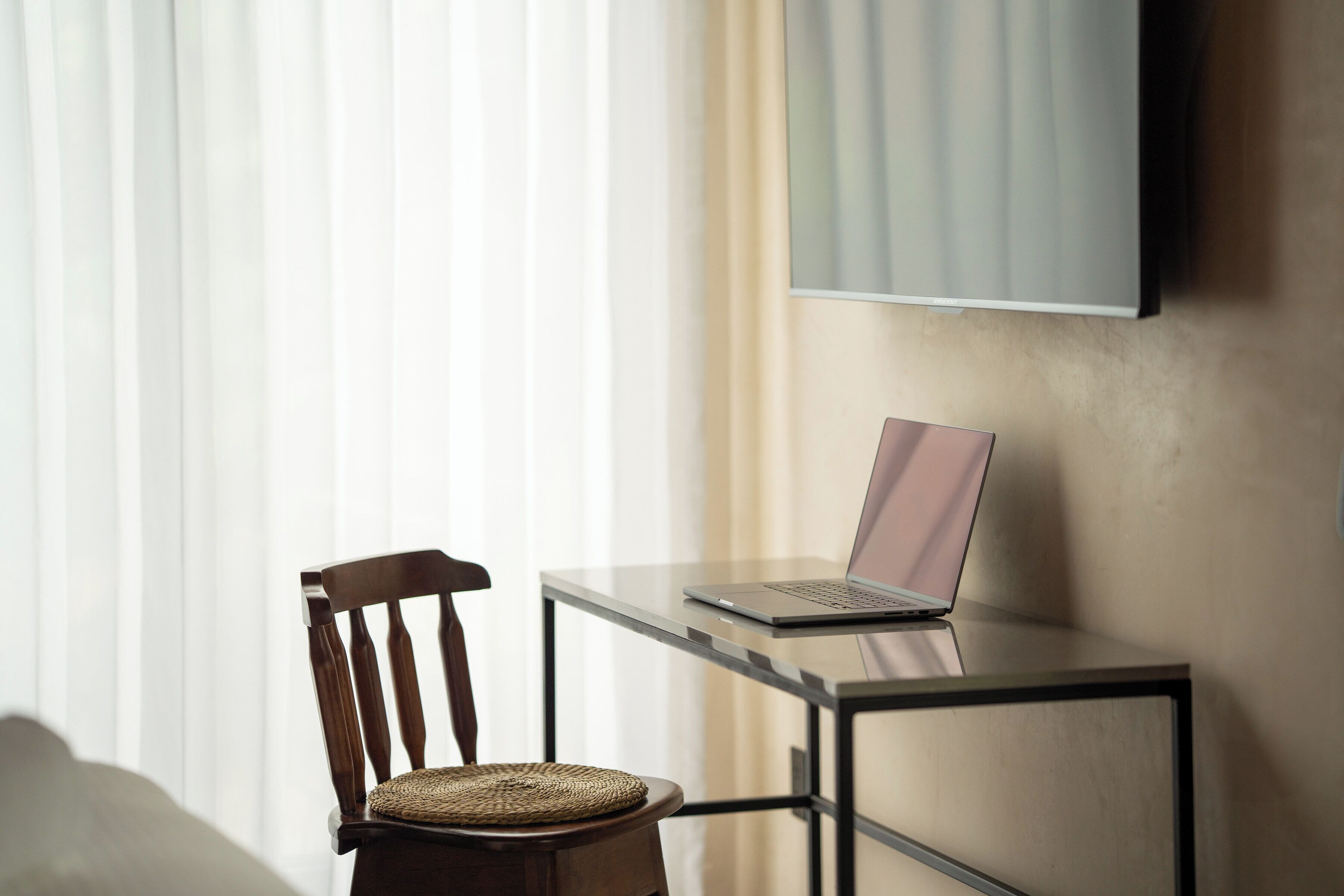 Premier Room, 1 Bedroom | Premium bedding, minibar, in-room safe, iron/ironing board