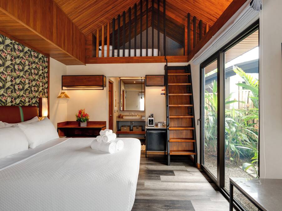 Premium bedding, minibar, in-room safe, iron/ironing board