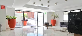 Prime Location: Pool, Rooftop, Parking, Speed WiFi