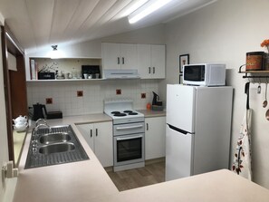 Fridge, microwave, oven, stovetop - 
Air's Cottage Penola: Colonial stone cottage, WiFi fire AC Spa BBQ pet friendly (Penola)
