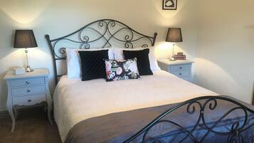 2 makuuhuonetta, silitysrauta/-lauta, ilmainen Wi-Fi, vuodevaatteet