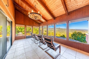 Interior - House in the Clouds with Hot tub, Pool Table, and panoramic view (Oakhurst)