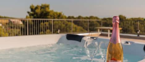 Outdoor spa tub