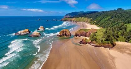 Coastal Escape with Stunning Views, Pet-Friendly Comfort, Hot Tub & Deck Just Steps to the Sand