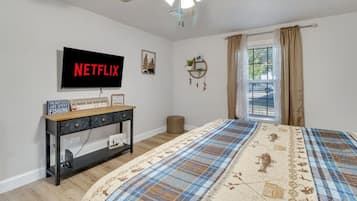 4 slaapkamers, een bureau, een strijkplank/strijkijzer, wifi