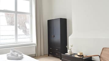 2 habitaciones, tabla de planchar con plancha, cuna de viaje y wifi