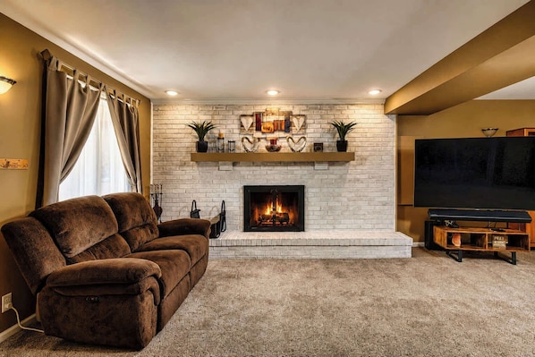 TV, fireplace, offices