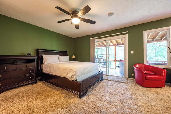 4 bedrooms, iron/ironing board, WiFi, bed sheets