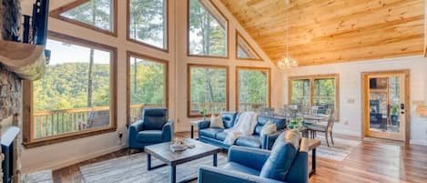 Televisión, chimenea, videojuegos y oficina