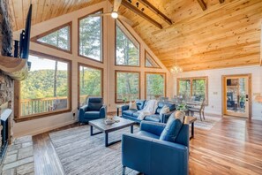 TV, fireplace, video games, offices - 4BR Pineview | Hot Tub & Scenic Views | Arcade (Blue Ridge Mountains)