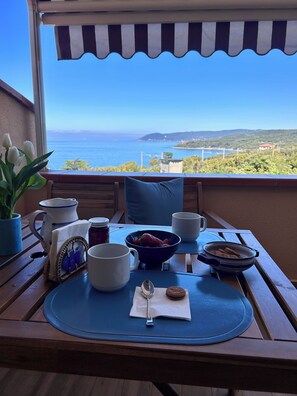 Dining - Sea view Terrace, Pool, Direct Sea Access in Residence with Tennis (Rosignano Marittimo)