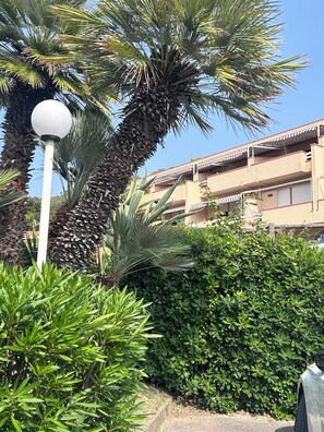 Exterior detail - Casamare37 lovely studio apartment with terrace in residence with swimming pool (Rosignano Marittimo)