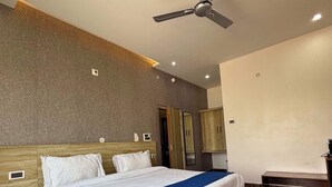 Executive Room | In-room safe, desk, laptop workspace, rollaway beds (surcharge) - Dolphin club and Resort (Lucknow)