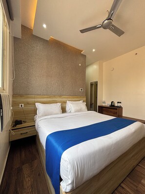 Deluxe Room | In-room safe, desk, laptop workspace, rollaway beds - Dolphin club and Resort (Lucknow)
