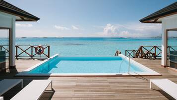 Toetasjesleilighet – premium, 2 soverom, sjøutsikt | Minibarvarer (inkludert), safe på rommet og individuelt dekorert