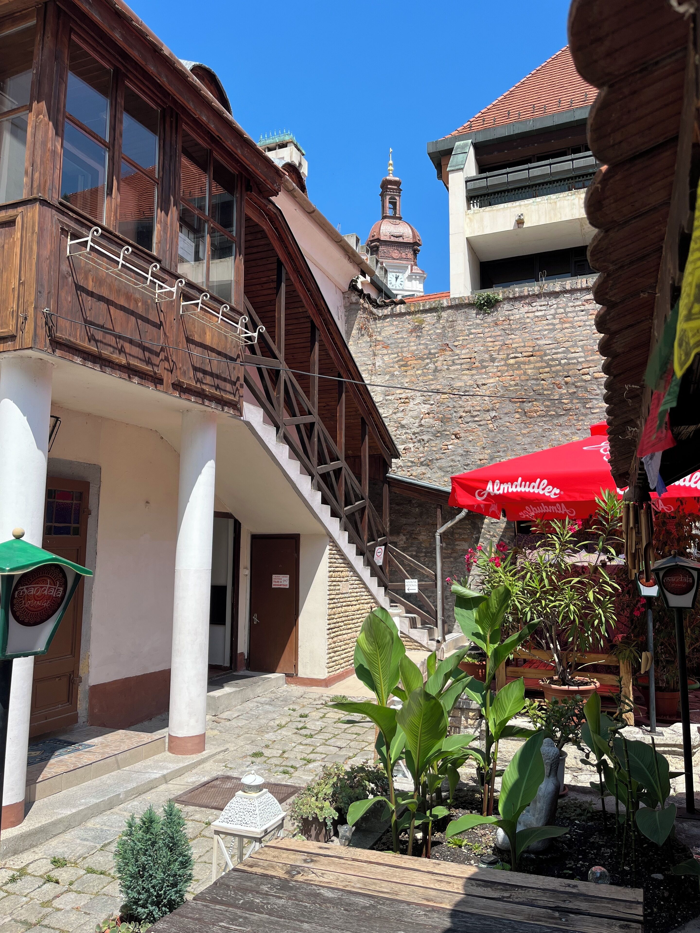 Pintu masuk hartanah